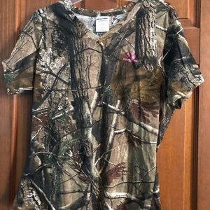 Never worn Camo T-shirt size L